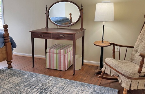 Bolivar Cottage | Affordable comfy cottage. Pet-friendly!