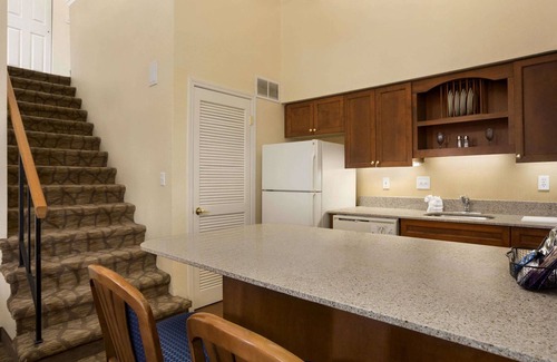 East Paris Apartment | Affordable Suites of America Grand Rapids