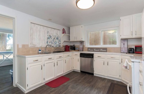 Des Moines House | Affortable 2 Bedrooms, Pet Friendly, Near Airport