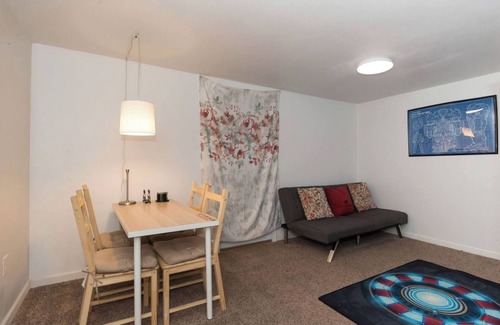 Des Moines House | Affortable 2 Bedrooms, Pet Friendly, Near Airport