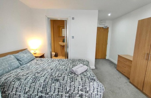 Manchester City Centre Apartment | Afordable Budget Accommodation Studio with NO WIFI