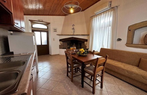 Pigouniana Villa | Afroditi 4 bedrooms,pool,Picturesque village