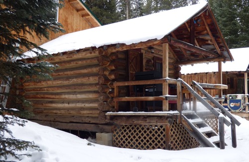 Silver Gate Cabin | Agate's Cabin - A Wolf Crossing Cabin next to Yellowstone National Park