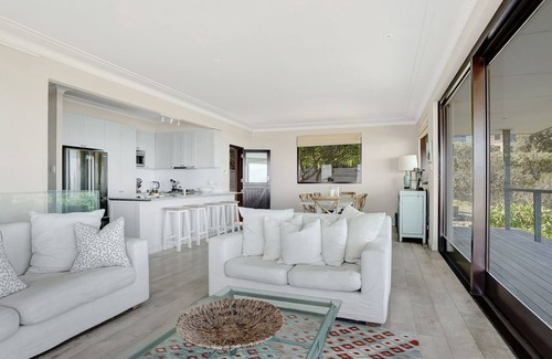 Newport House | Agave by the Beach - Beach Stays