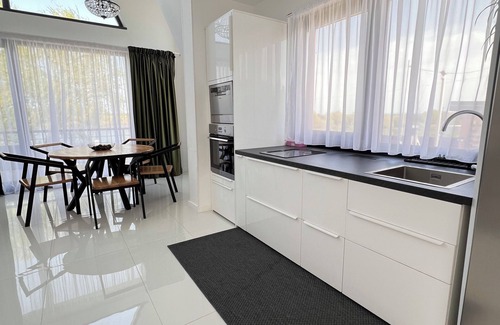 Tunari Villa | AGrey frame Residence Villas