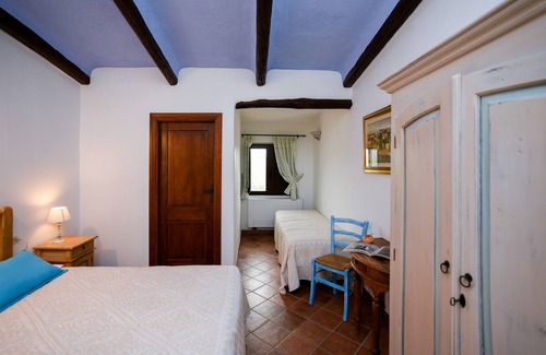 Oliena Hotel | Agriturismo Guthiddai