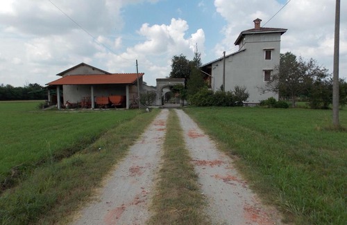 Oleggio House | Agriturismo La Farazzina