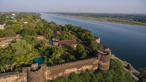 Kasrawad Hotel | Ahilya Fort