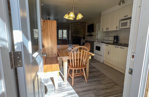 Magnetawan Cottage | Ahmic Lake Resort's 2-Bedroom Cottage (Chipmunk Cottage)