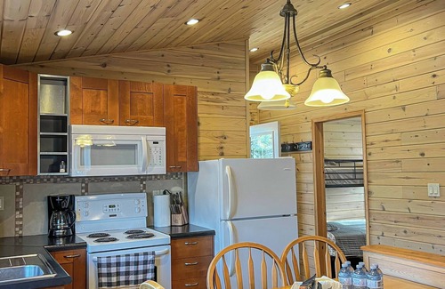Magnetawan House | Ahmic Lake Resort's Black Bear Cottage