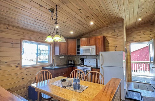 Magnetawan House | Ahmic Lake Resort's Black Bear Cottage