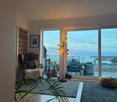 Kristiansand Apartment | Aid og Svein’ s sentrumsnære panorama hjem