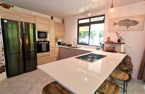 Paea House | Air-conditioned 2 bedroom house by the sea
