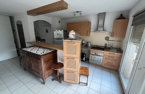 Celleneuve Apartment | Air-conditioned apartment in secure residence