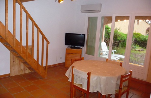 Theoule-sur-Mer Apartment | Air-conditioned apartment with garden