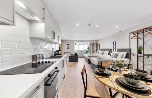 Southgate Green Apartment | Air-Conditioned Studio, 20min to City Centre