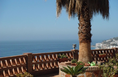Almunecar Villa | Air-conditioned villa, and incredible sea views. Pool table and table football.