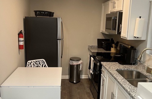 Norfolk - Virginia Beach Apartment | Airport, Norfolk Outlets & Beach