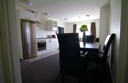 Burnside Hotel | Airport Palms Motel