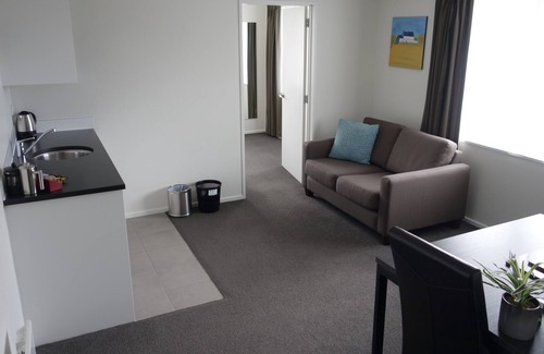 Burnside Hotel | Airport Palms Motel