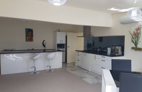 Solway Apartment | "Airside" 2 bed apt, on Hood Aerodrome Masterton perfect for a weekend away