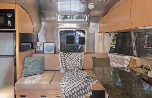 Dunsmuir Apartment | Airstream - (Redbud)