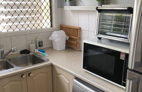 Wynnum North House | Airy and Charming Beach Style House 400m From Train Station and 1.5km From Ocean