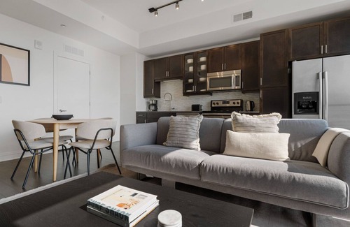 Waller Creek District Apartment | Airy Downtown Austin 1BR w/Gym, Pool & W/D, nr Rainey St, by Blueground