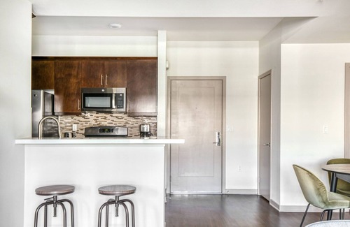 NoHo Arts District Apartment | Airy North Hollywood 2BR w/Gym & Pool, nr Westfield Mall, by Blueground