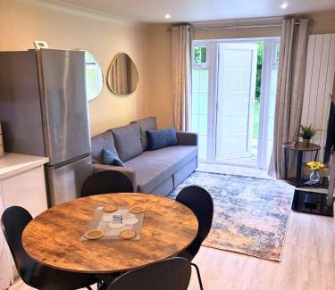 Whittington Apartment | Aisiki Stays Apartments at Colindale, Ground Floor, 2-Bedroom & 1-Bathroom, Pet Friendly, with Free Wi-Fi & Parking Space