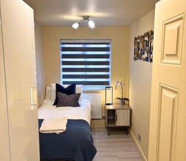 Whittington Apartment | Aisiki Stays Apartments at Colindale, Ground Floor, 2-Bedroom & 1-Bathroom, Pet Friendly, with Free Wi-Fi & Parking Space