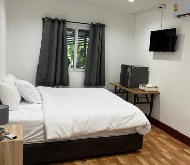 Nikhom Huai Phueng House | AJ Pizza and Steakhouse