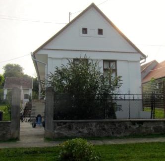 Feked House | Akác Ház
