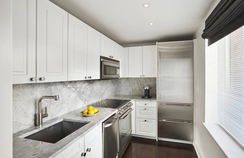 Sutton Place House | AKA Residences Mahogany Floor Penthouse w/WiFi - Access to Gym & Pool