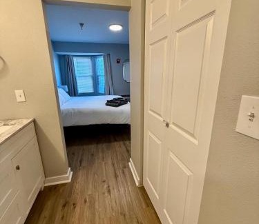 South Central Omaha Apartment | Aksarben View One Bedroom