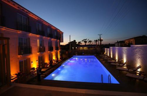 Tokoglu Hotel | Alaçatı Çınar Otel