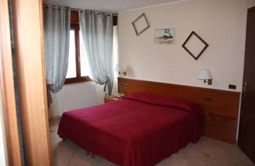 Clusane Hotel | Albergo Ristorante Punta Dell'Est