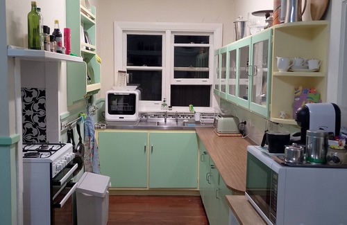 South Bunbury Cottage | Albert Road Cottage: Comfy, vintage home near water & town