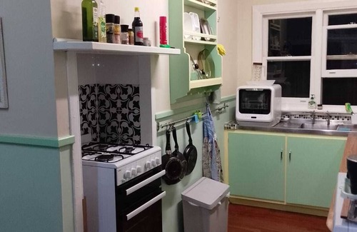 South Bunbury Cottage | Albert Road Cottage: Comfy, vintage home near water & town