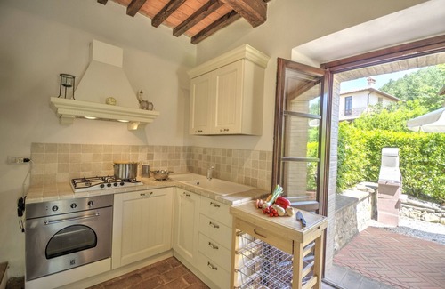Roccalbegna Villa | Albicocco, Poderone, Roccalbegna, Grosseto and Maremma