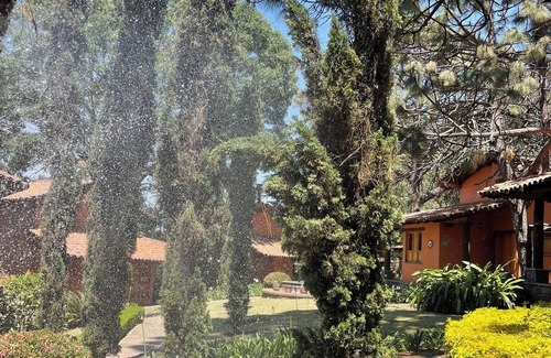 Mazamitla Cabin | Alcatraz Cabaña 100% de Lujo con Hermosas Fuentes y Jardines Iluminados