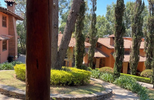Mazamitla Cabin | Alcatraz Cabaña 100% de Lujo con Hermosas Fuentes y Jardines Iluminados