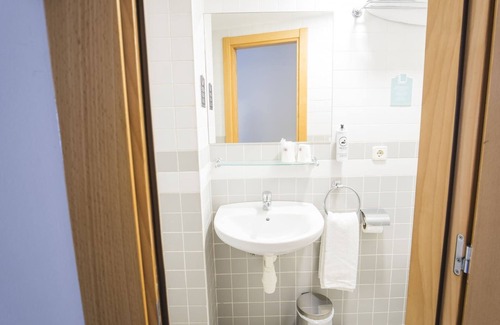 Egues Hotel | Alda Egüés Rooms