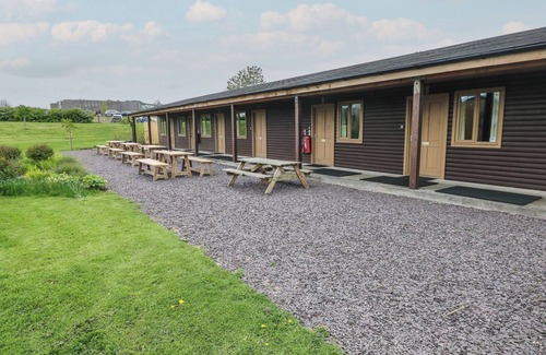 Cowbridge Cottage | ALDER, romantic, country holiday cottage, with a garden in Cowbridge