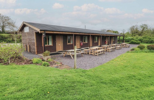 Cowbridge Cottage | ALDER, romantic, country holiday cottage, with a garden in Cowbridge