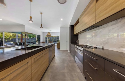 Alexandra Headland House | Alex Beachside Getaway - 15min walk > Sand & Surf