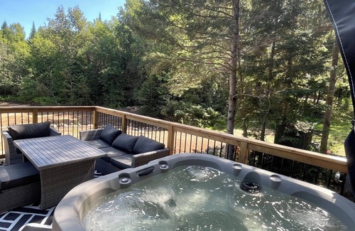 Whitney House | Algonquin Paradise. Perfect for Multi-families, near Algonquin Park + Hot Tub