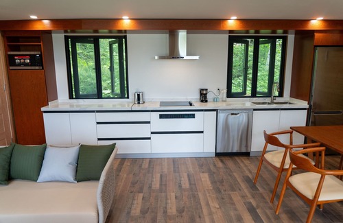 South Algonquin Cabin | Algonquin's Edge Resort | Waterview 3