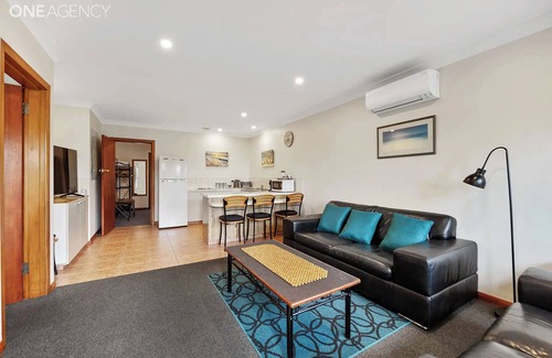 East Devonport Apartment | Alice Beside The Sea - 2 Bedroom Apartment