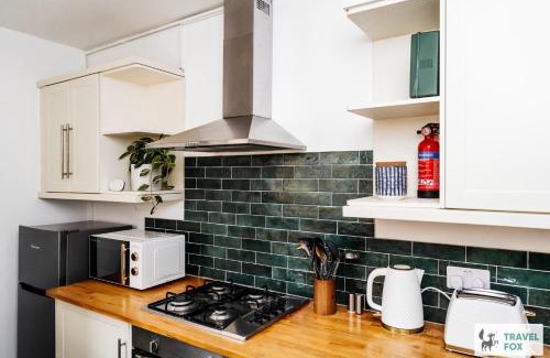 Sneinton House | Alice's Central Stay: Parking + Close to the Motor Point Arena